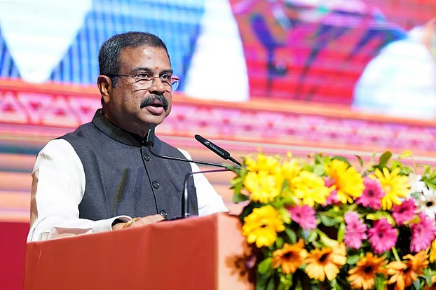 শিক্ষার্থীদের আন্দোলনের মুখে পদত্যাগ করলেন ভারতের শিক্ষামন্ত্রী ধর্মেন্দ্র প্রধান!